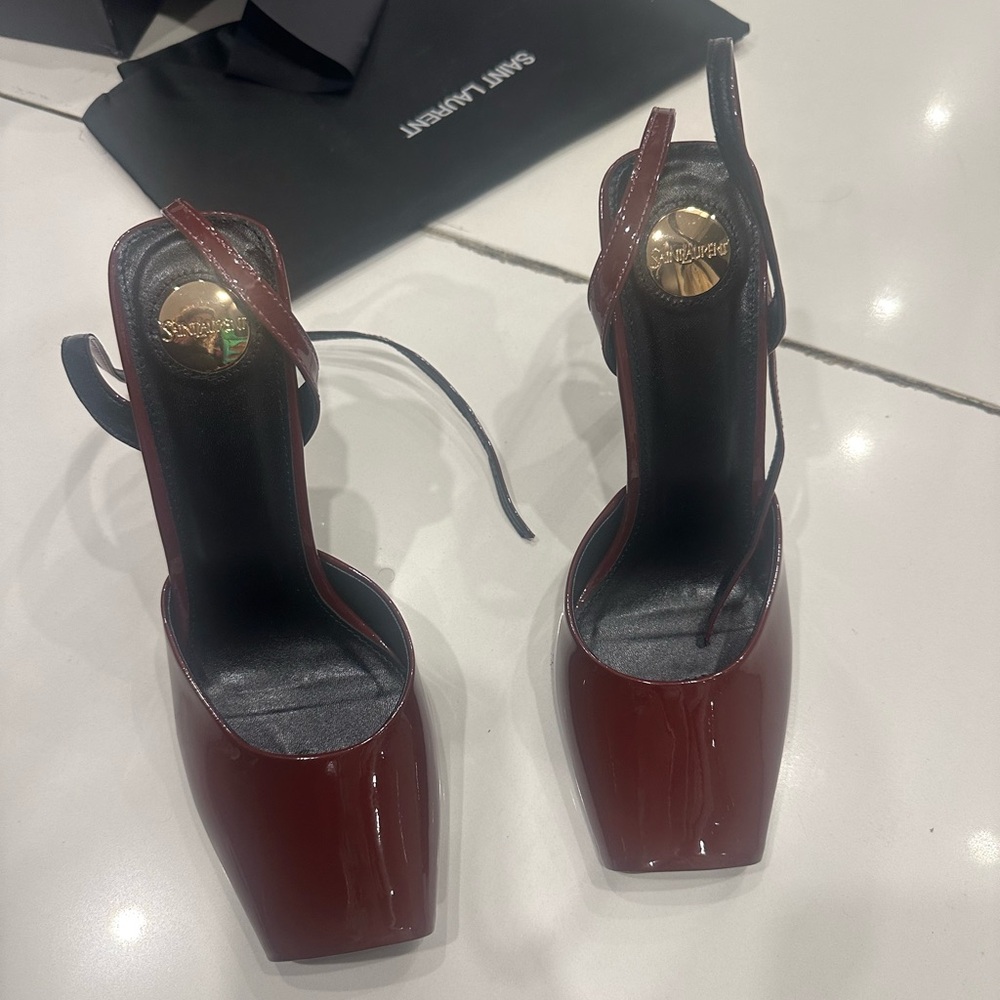 Saint Laurent La Scandale 110 patent leather sandals